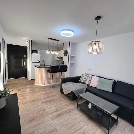 Apartmán With Terrace And Pools In