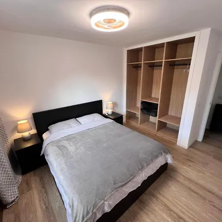 Apartmán With Terrace And Pools In *